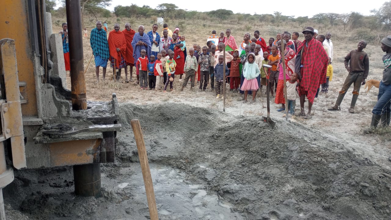 Local pastoralist community gathered around the drilling rig at project inception
